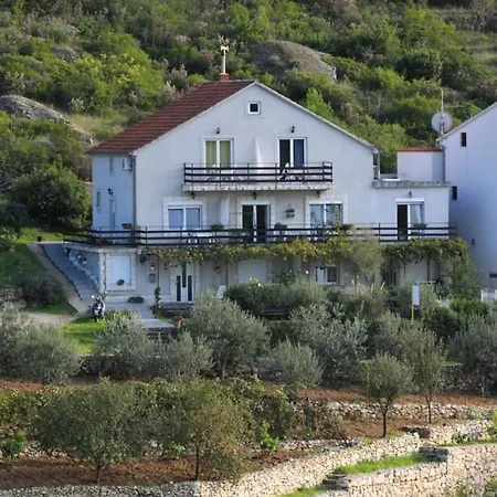 With A Parking Space - 8924 *